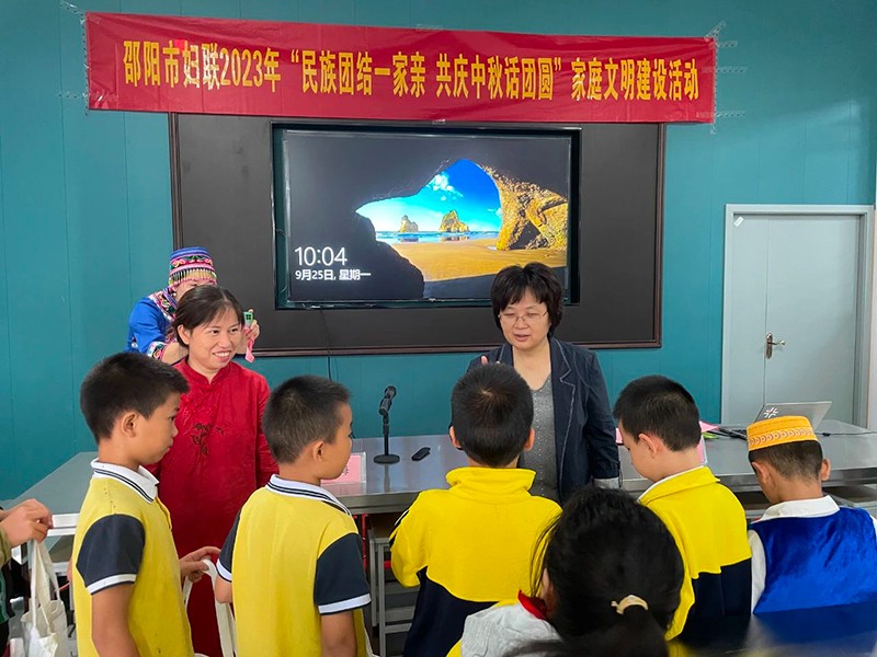 邵陽(yáng)市五里牌小學(xué)“民族團(tuán)結(jié)話中秋”活動(dòng)在玖味中醫(yī)藥膳研學(xué)實(shí)踐教育基地順利舉行
